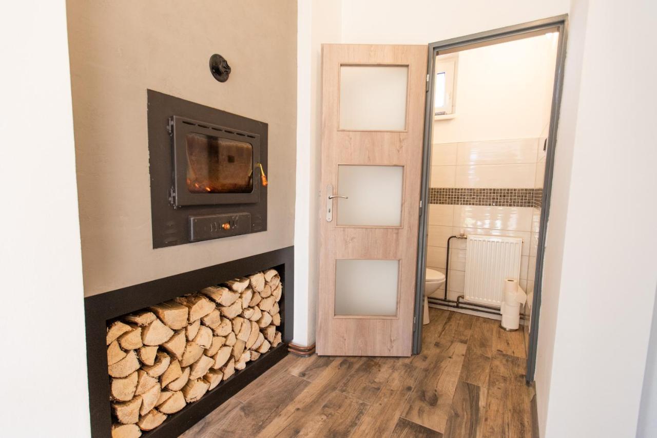 Ubytovani Na Samote - Apartman U Tesaru Komarice Екстер'єр фото