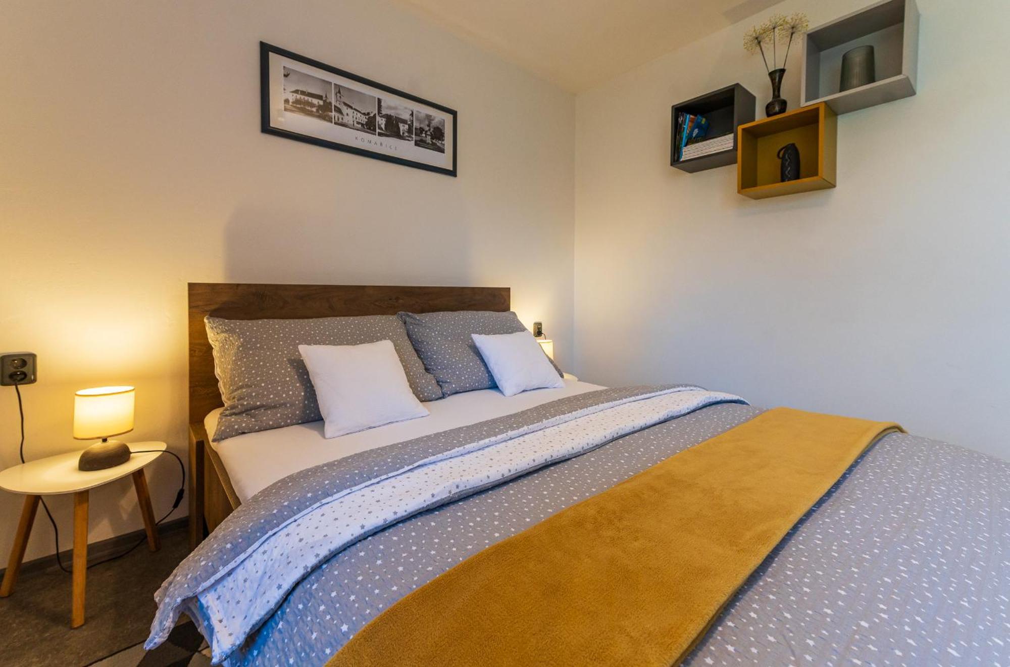 Ubytovani Na Samote - Apartman U Tesaru Komarice Екстер'єр фото
